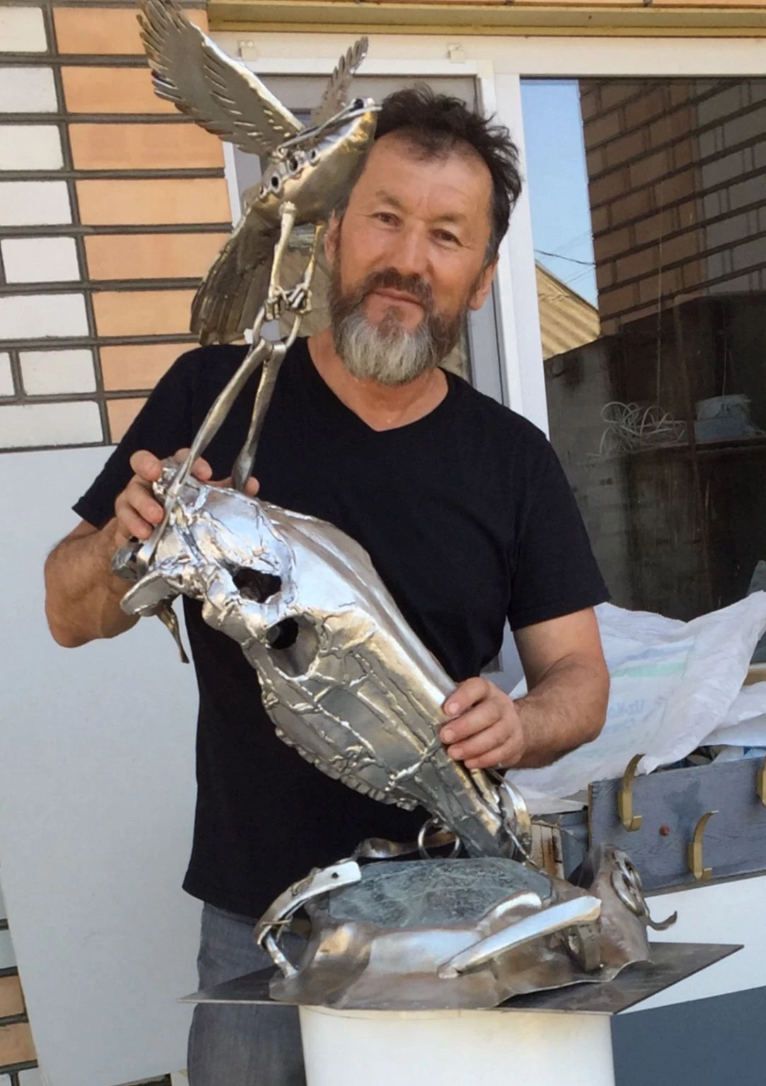 Металл, память и смысл: скульптор из ЗКО покоряет международные фестивали